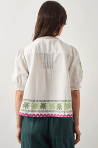 Blusa Boho Chic de Algodón Orgánico Bordado Ecológico para Mujer, Cuello en V, Manga Corta Abullonada, Diseño Floral Sólido Vintage, ODM - Product Image 4