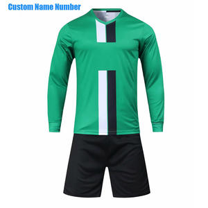 Fabricant OEM d'uniformes de football personnalisés, ensemble maillot et short de haute qualité, tissu respirant, impression numérique personnalisée, séchage rapide - Product Image 4