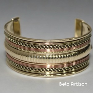 Brazalete de latón martillado hecho a mano, pendientes de araña de estilo Vintage, venta al por mayor para ocasiones de fiesta para minoristas - Product Image 4