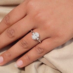 D Color VVS1 Joyería de moissanita de alta calidad Anillo delicado de moissanita de plata 925 para uno especial - Product Image 6