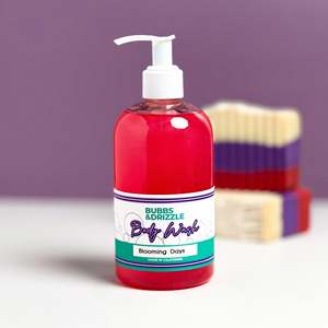 BLOOMING DAYS Gel de Baño Blanqueador y Nutritivo de 500 ml con Ingredientes Herbales de Jazmín, Lavanda y Rosa, Burbujas Limpiadoras Refrescantes - Product Image 1