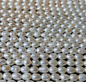 Cuentas de perlas de agua dulce blancas cultivadas naturales indias, hebras sueltas sin tratar para la fabricación de joyas, piedras preciosas ópticamente eficaces - Product Image 1