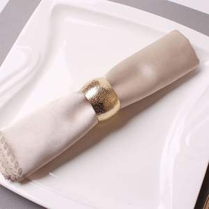 Ensemble de porte-serviettes en métal doré minimaliste de qualité supérieure, texture martelée, pour réceptions de mariage élégantes, restaurants et décoration intérieure - Product Image 2