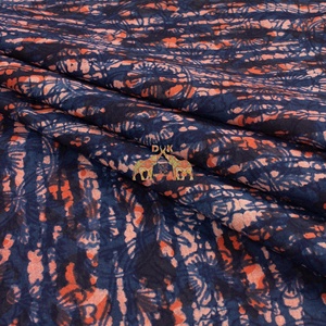 Nueva colección hecha a mano de tela de algodón floral con estampado tradicional en índigo para vestidos y decoración del hogar. - Product Image 2