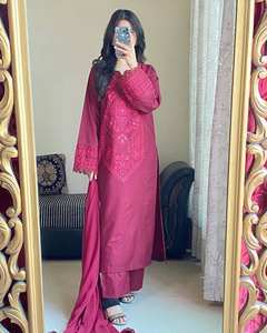 Traje Salwar Kameez de Diseño Exclusivo en Tela de Seda Romana con Dupatta de Georgette para Fiestas en Todas las Temporadas - Product Image 1