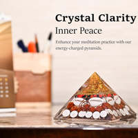 Pyramide de cristal sculptée à la main, gravée, pour l'amour, l'énergie Laxmi, le Feng Shui, avec coquillages de cauris, Rudraksha, Shree Yantra, Vastu et prospérité