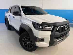 HILUX REVOROC SMART CAB 2.8L DIESEL 2023 d'occasion, conduite à droite, 1-25000 milles, 100% fonctionnel, sans accident - Product Image 3