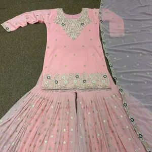 Fulpari印度和巴基斯坦风格的重型人造乔其纱，带有重型刺绣和顺序作品，顶部较少，带有dupatta套装f