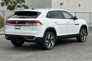 รถยนต์ Volkswagen Atlas Cross Sport 2.0T SE ปี 2024 สภาพดี ใช้งานน้อย - Product Image 2
