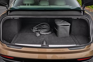 Lucid Air Dream Edition 2022, Certificado de Alto Rendimiento, Usado en Buen Estado, 111 Caballos de Fuerza, Motor Dual, Tracción en las Cuatro Ruedas, Color Eureka Gold - Product Image 5