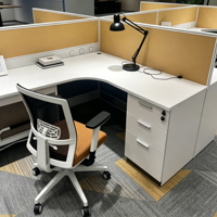 Poste de travail modulaire moderne pour bureau, bureau en forme de L pour 4 personnes avec cloison et armoire à dossiers