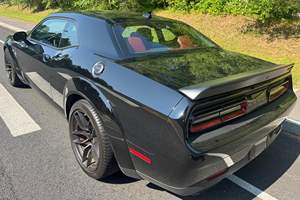 Dodge Challenger SRT Hellcat Widebody Jailbreak 2023, coupé essence à transmission manuelle, moteur V8 suralimenté de 6,2 L - Product Image 2