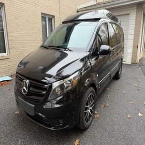 Furgoneta de Lujo Convertida BenzMetris Explorer 2023, Furgoneta Convertida con Capacidad para 7 Personas - Product Image 1
