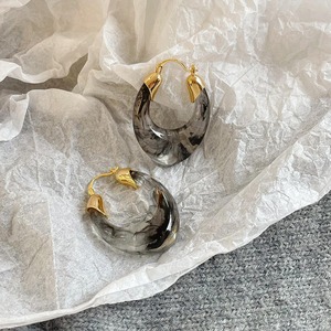 ต่างหูเรซิ่น งานฝีมือของนิดิอา ชาด ผลิตจากวัสดุธรรมชาติ รูปทรงทำมือ งานออกแบบตามสั่ง งานฝีมือ น้ำหนักเบา - Product Image 4