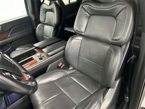 รถ SUV ปี 2024 Infinite Black Metallic Clearcoat L - Navigator Reserve 4WD 3.5L V6 440 แรงม้า 7 ที่นั่ง สภาพดี ราคาคุ้มค่า - Product Image 3