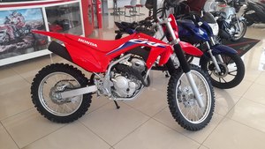 Motocicleta Honda CRF250F 2023 para Motocross, 250cc, Todoterreno - Product Image 2