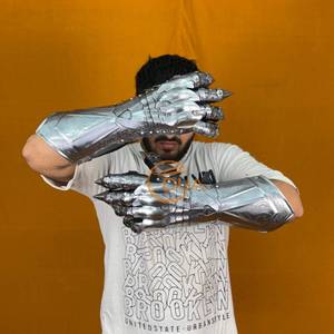 Gants médiévaux en acier avec protège-bras gravés |   Armure de Chevalier Artisanale pour Cosplay, Exposition - Product Image 3
