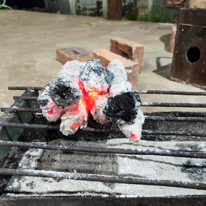 Venta al por mayor de briquetas de carbón de aserrín de combustión prolongada de Indonesia, carbón hecho a máquina a partir de concha de aserrín y patrón de concha - Product Image 5