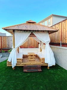 Pérgola/Gazebo Ecológica de Bambú con Techos de Tejado, Hecha a Mano en Vietnam - Product Image 3