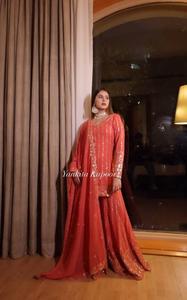 Robe Sharara traditionnelle de créateur en Georgette avec broderies, Salwar Kameez indien pour mariage, fête, tenue de cérémonie, Saint-Valentin - Product Image 2