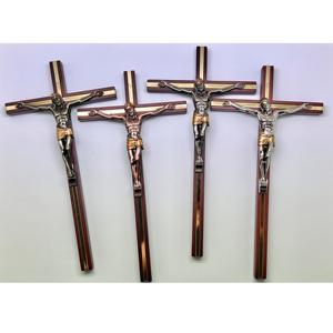Crucifix croix en bois Jésus suspendu religieux inspirant INRI - Product Image 1