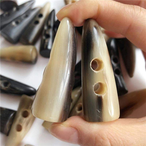 Bouton ovale en corne de buffle fait main, nouveau style, 2 trous, poli, pour vêtements et artisanat, vente chaude, manteau par Tradebit - Product Image 4