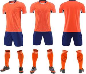 Maillot de football léger sur mesure uniforme en polyester à séchage rapide avec tissu évacuant l'humidité pour les joueurs de football - Product Image 5