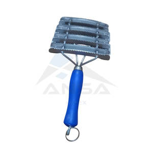 Brosse de toilettage quotidienne EquiCare Pro conçue de manière experte pour un nettoyage efficace, la santé du pelage et l'utilisation avec des kits de toilettage professionnels - Product Image 5