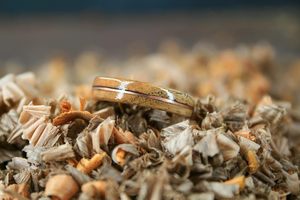 Bague en bois fait main-Bague en bois de hêtre-Design spécial-Cadeau pour elle et lui - Product Image 4