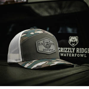 หมวกแก๊ปทรง 7 แผงลายพรางแบบกำหนดเอง พร้อมป้ายโลโก้ PVC แบบสั่งทำพิเศษ หมวกตาข่ายระบายอากาศสำหรับล่าสัตว์ ปรับขนาดได้ - Product Image 4