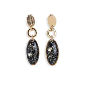 Hermosos pendientes colgantes de resina para mujer modernos con tachuelas doradas Diseño elegante de Ángel - Product Image 3