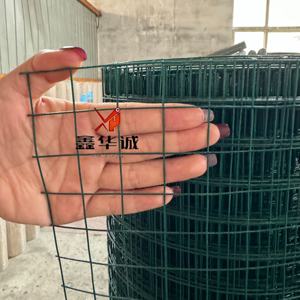 Malla de Alambre Soldada Recubierta de PVC de 1.5m X 30m |   Rollo de Alambre de 6x6cm con Orificios, Diámetro de 2.3mm, 15kg |   Antibacteriano, Resistente al Moho y Robusto - Product Image 4