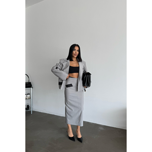 Conjunto de Chaqueta Corta y Falda Gris para Mujer - Product Image 3