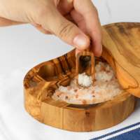 Salière en bois d'olivier |   Accessoires de cuisine et de table tunisiens |   Marque privée