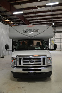 รถบ้าน HOMTORHOME 2022 Coachmen CR OSS TRAIL 23XG สีขาวหรูหรา สำหรับครอบครัว แคมป์ปิ้ง RV แคมเปอร์แวน มาตรฐานยูโร 5  พร้อมพื้นอะคริลิค 4-6 ที่นั่ง - Product Image 5