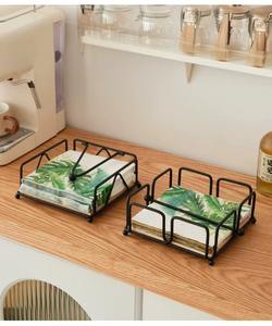 Porte-serviettes en métal offre un moyen robuste et élégant de garder les serviettes organisées, une touche décorative intemporelle pour toute salle à manger. - Product Image 4