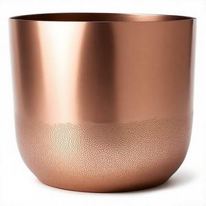 Maceta martillada de Halo pulido en plata para espacios de vida inspirados o escenas de decoración de estudio de Diseñador - Product Image 3