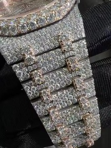 นาฬิกาเพชรหรูหราประดับเพชรเต็มเรือนจากโรงงานโดยตรง สำหรับผู้ชายและผู้หญิง เหมาะสำหรับงานปาร์ตี้และสวมใส่ในชีวิตประจำวัน มีจำหน่ายในราคาที่เข้าถึงได้ - Product Image 2