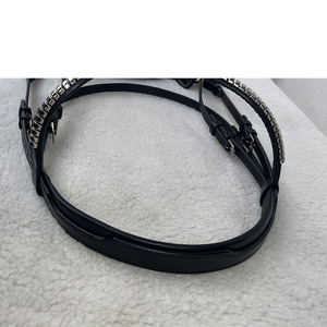 Brida para Caballo de Cuero Negro Premium con Banda Frontal de Acero Inoxidable Estilo Ondulado y Muserola Acolchada, Brida de Equitación Inglesa - Product Image 4