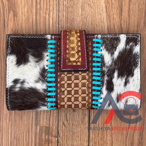 Vente chaude en cuir de fourrure de vachette usiné à la main pochette Western coque de téléphone à motifs portefeuille élégant multi-utilisations portefeuilles de créateurs - Product Image 1