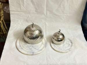 Assiettes de service rondes en marbre avec couvercle en forme de dôme en métal Vaisselle de service de restaurant Plateau de service pour aliments et collations Plats en marbre - Product Image 5