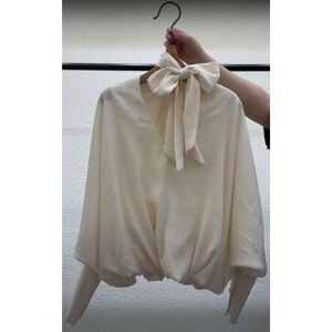 2024 nuevo diseño de blusas y camisas para mujer talla S M L etiquetas personalizadas Mabel cuello en V Top Cupro tela Whiteant Vietnam Factory - Product Image 6