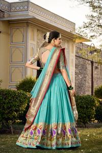Ensemble Lehenga Choli en soie jacquard semi-cousu de style Bollywood tenue ethnique indienne pour les mariages et les fêtes d'hiver des femmes - Product Image 5