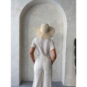 Blusa de Encaje para Mujer - Product Image 1