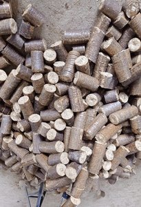 Briquetas de madera en oferta (AT) Briquetas de combustible de madera dura - Product Image 6