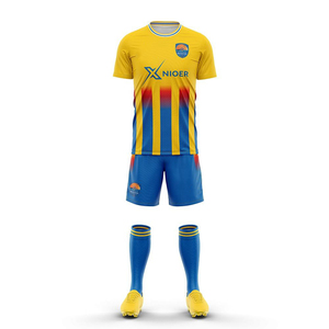 Nouvel ensemble d'uniformes de club de football personnalisé pour garçons comprenant des t-shirts et un kit de merdes de football en jersey - Product Image 2