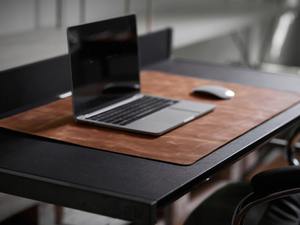 Tapis de bureau de luxe en cuir véritable fait à la main, anti-odeur, durable, antidérapant, surface en cuir de vache lisse pour un espace de travail élégant LDM-0180 - Product Image 6