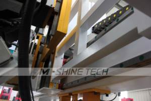 Routeur CNC <span class=keywords><strong>3</strong></span> <span class=keywords><strong>axes</strong></span> Jinan M-shine à livraison rapide 2130 ATC avec table à vide et changeur d'outils automatique - Product Image 5