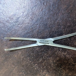 Rudraksh Medisystem – Kit d'instruments médicaux manuels en acier inoxydable de 8 pouces, classe I, avec forceps chirurgicaux courbés pour artères, pour les soins intensifs hospitaliers - Product Image 3