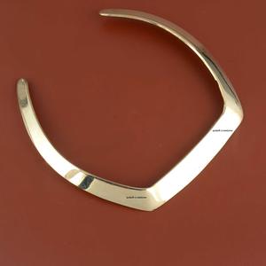 Zam Zam impex unisex ชนเผ่าสร้อยคอทองเหลืองทำด้วยมือสี่เหลี่ยมยืดหยุ่นรูปปีกชุบทองสไตล์โมเดิร์นขายส่งอัตรา - Product Image 2